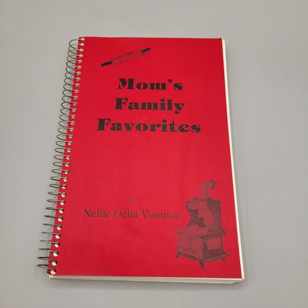 Mom's Family Favorites Recipes Compiled Family Cookbook Oregon 1980